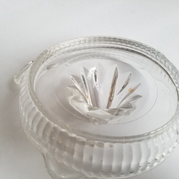 Vintage Clear Ribbed Glass Juicer Reamer 6" x 5.5" Citrus L9 - Picture 8 of 11